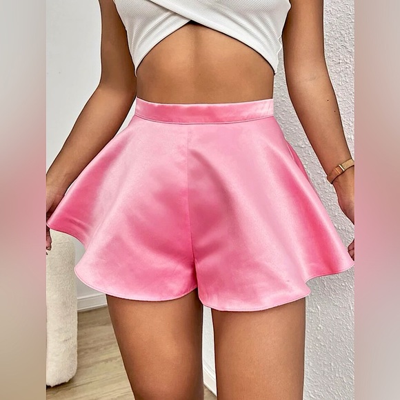 😍💖🚨BRAND NEW UNWORN SATIN HIGH WAIST SHORTS🚨💖😍 - Picture 2 of 4